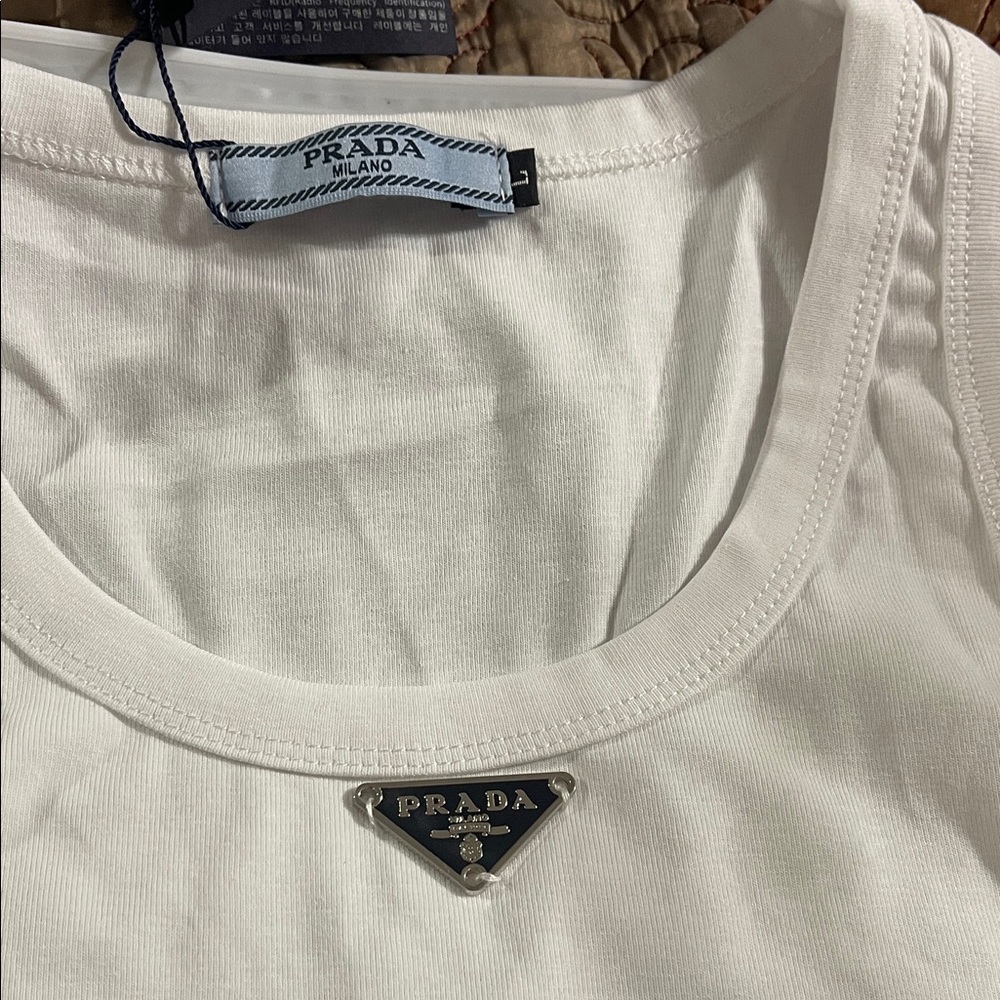 Prada Elegant White Sleeveless Crop Top - Picture 2 of 10